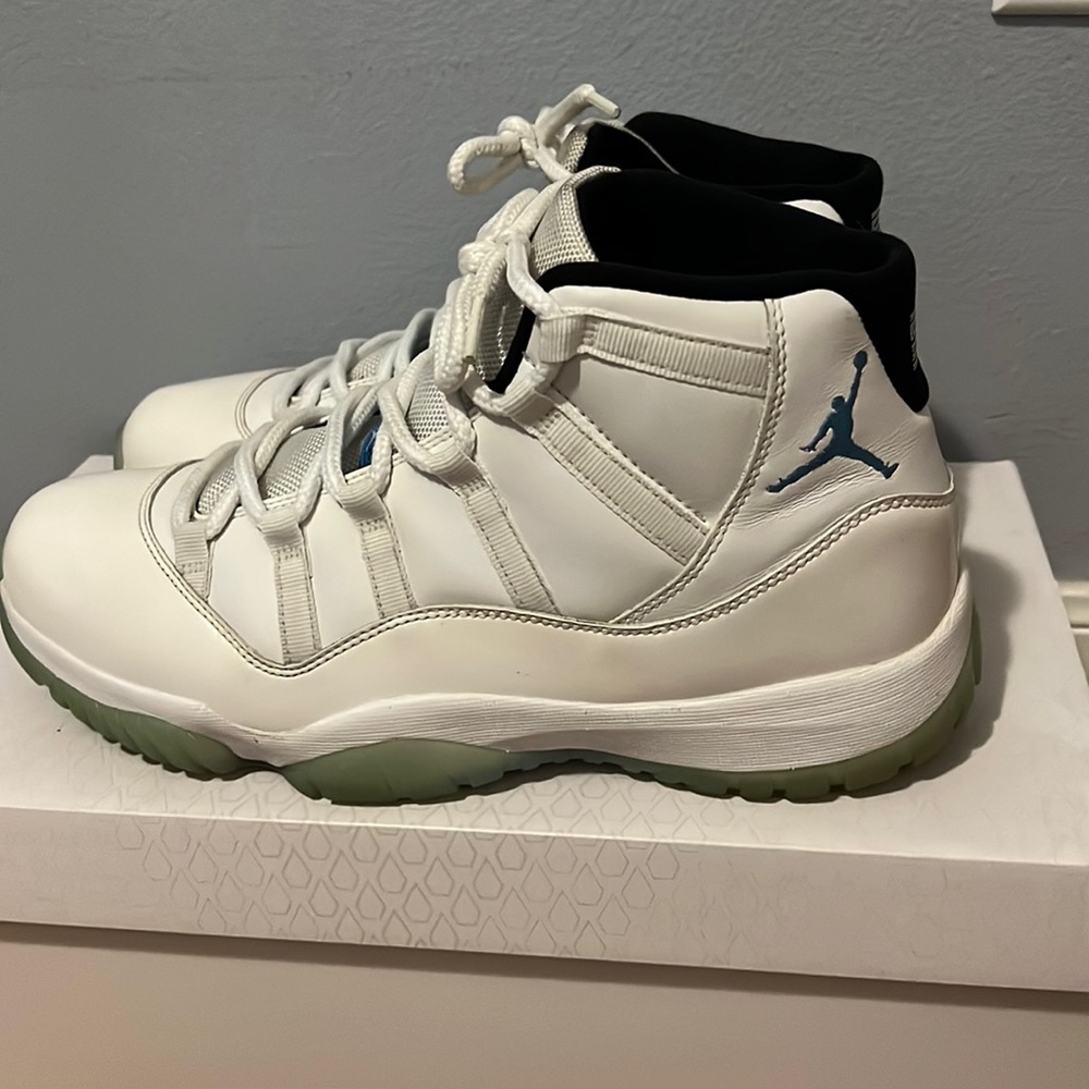 Jordan 11 legend blue